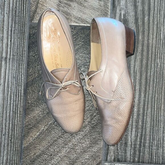 Classique Shoes - Vintage Classique shoe sale tan leather 1” shoes